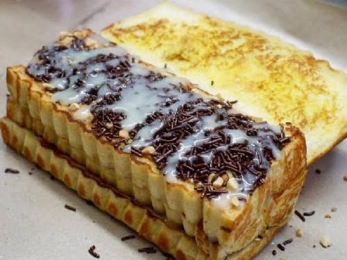 Roti Bakar 77: Kenikmatan Sederhana di Perum GMS 1 yang Menghangatkan Jiwa